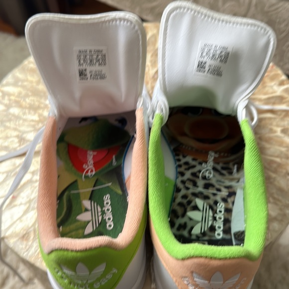 Adidas Stan Smith Disney - Miss Piggy and Kermit size 6 (women’s 8) - Picture 6 of 6
